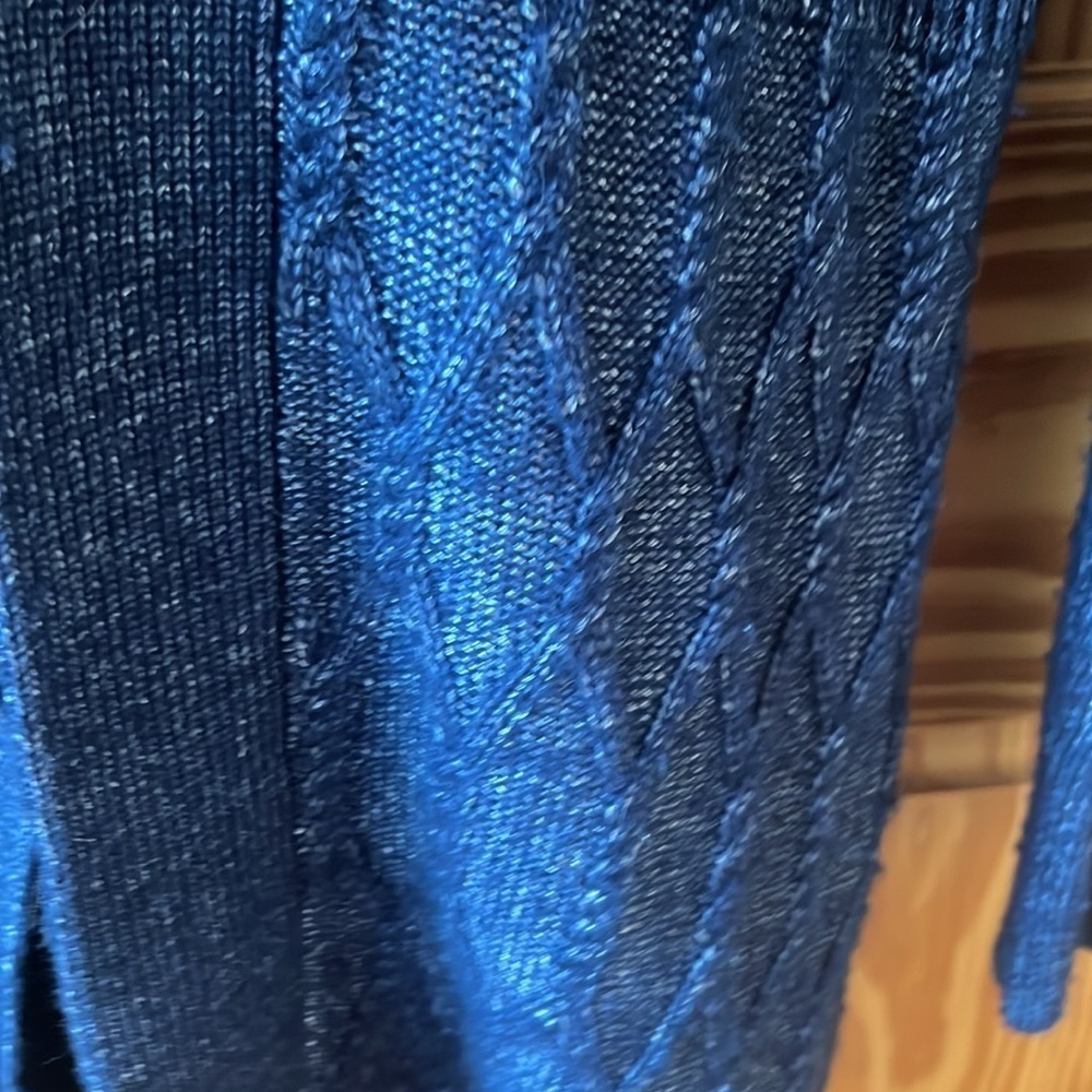 Beautiful WHBM Sweater - Size Large - Picture 4 of 8